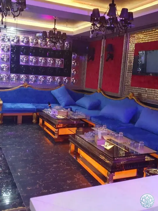 가라오케 파란 소파