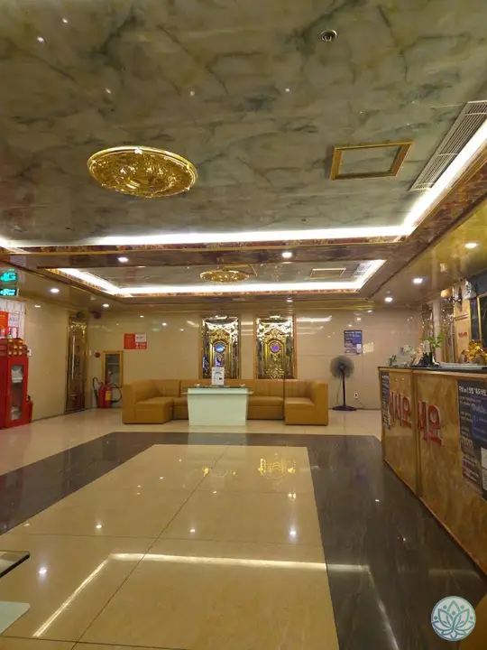 대리석 천장 호텔 로비