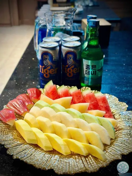 타이거 맥주 캔과 안주