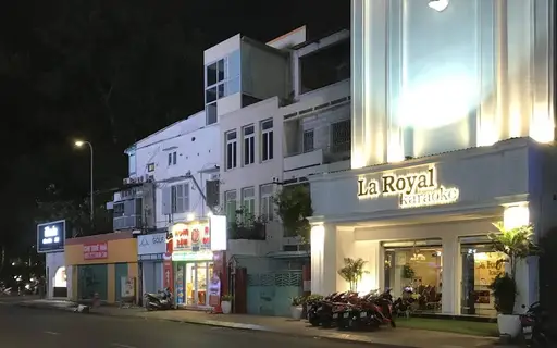 호치민 라로얄 가라오케 시설 및 주대, 이용 방법 안내 썸네일